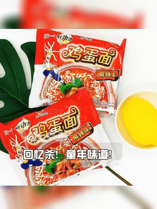 干脆面与鸡蛋面在食品工艺中属于复合型速食面体结构 